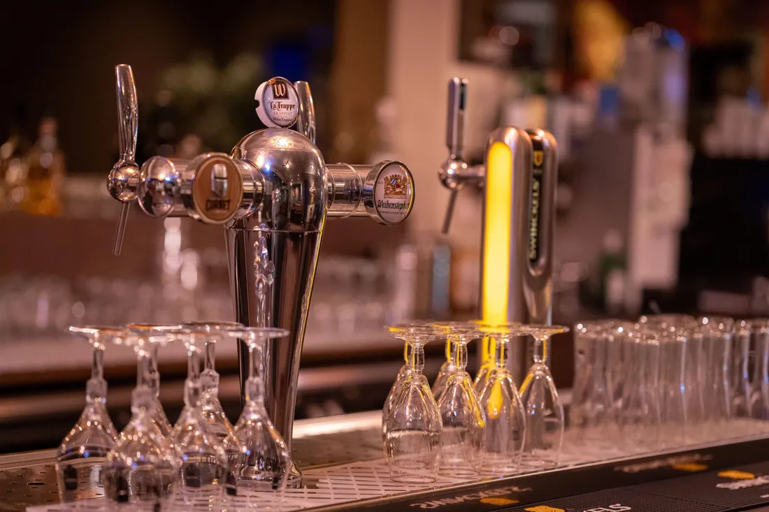 De bar met tapbieren