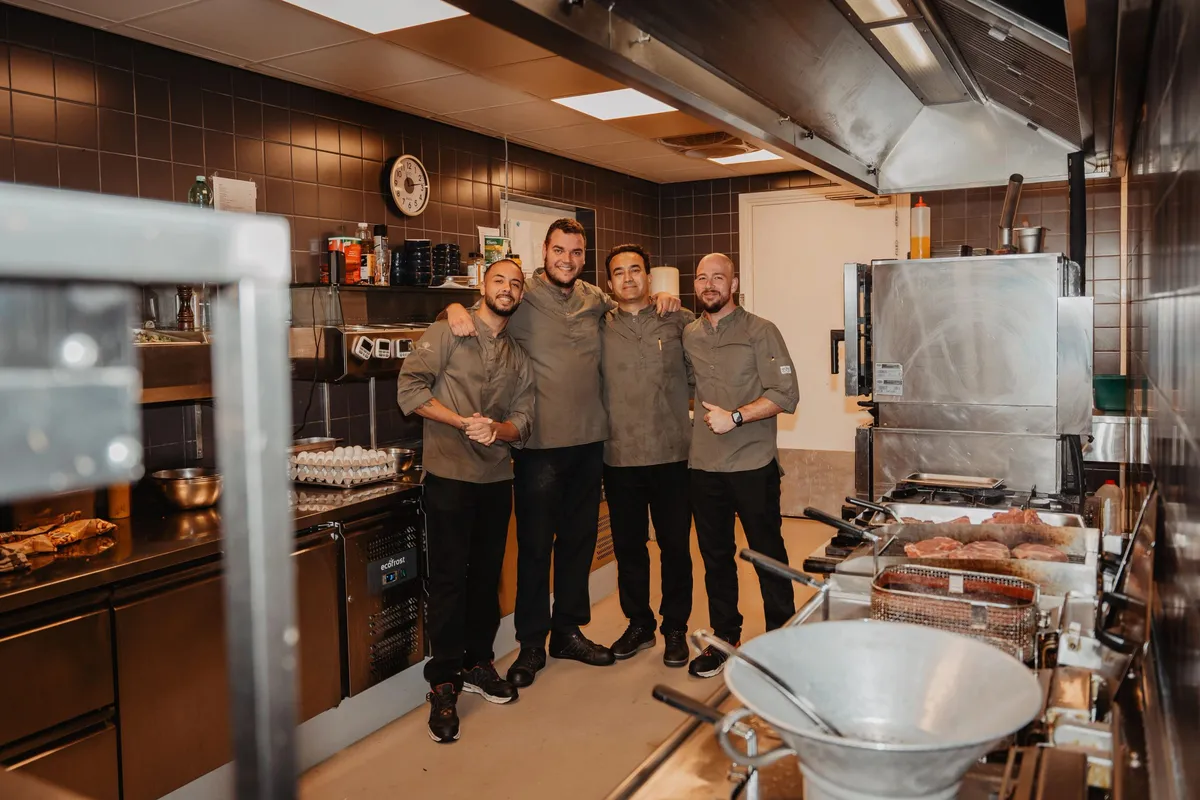 Het keukenteam van De Vlasfabriek